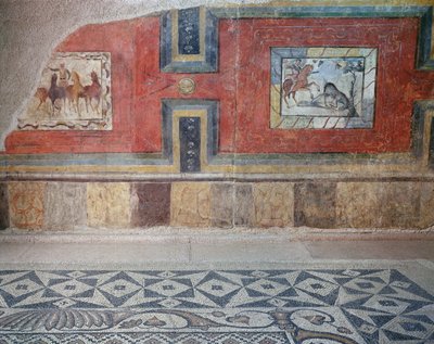 Eine Nachbildung des Inneren eines römischen Hauses, mit Mosaikböden und Wandmalereien, die Zirkus- und Jagdszenen darstellen von Roman